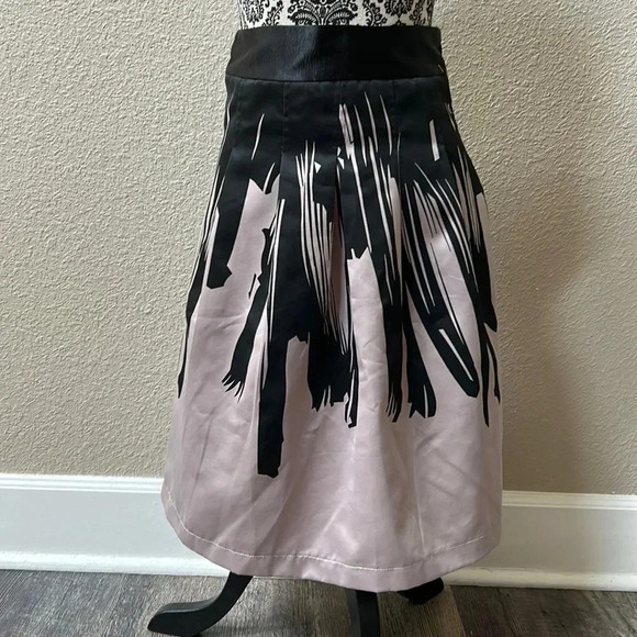 FNT Forntreer skirt size 4 made in Spain - Picture 2 of 5